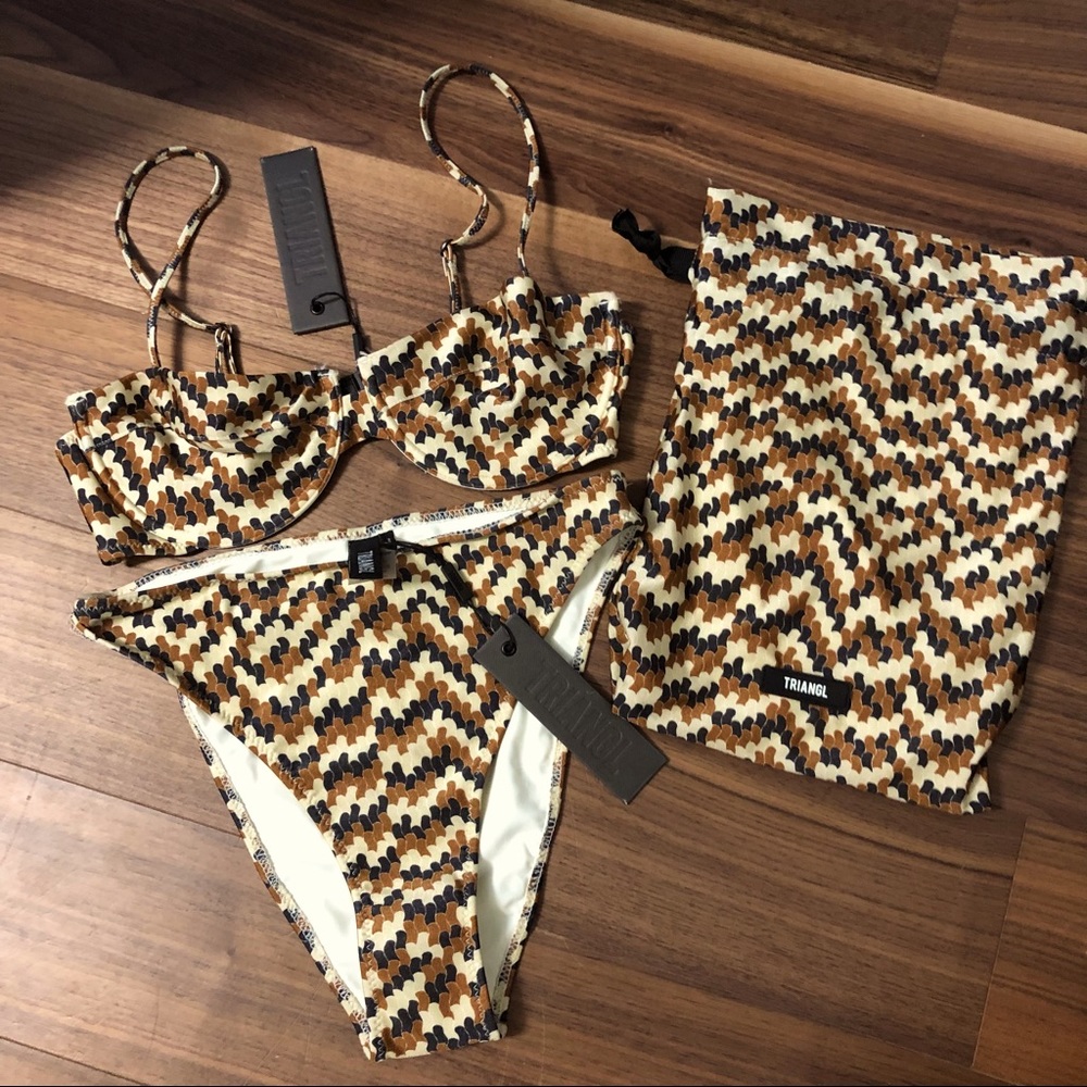 NWT Retro Triangle bikini set with bag!